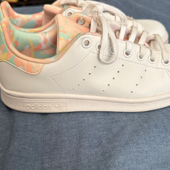 Stan Smith Adidas Girls Sneakers - Picture 2 of 9